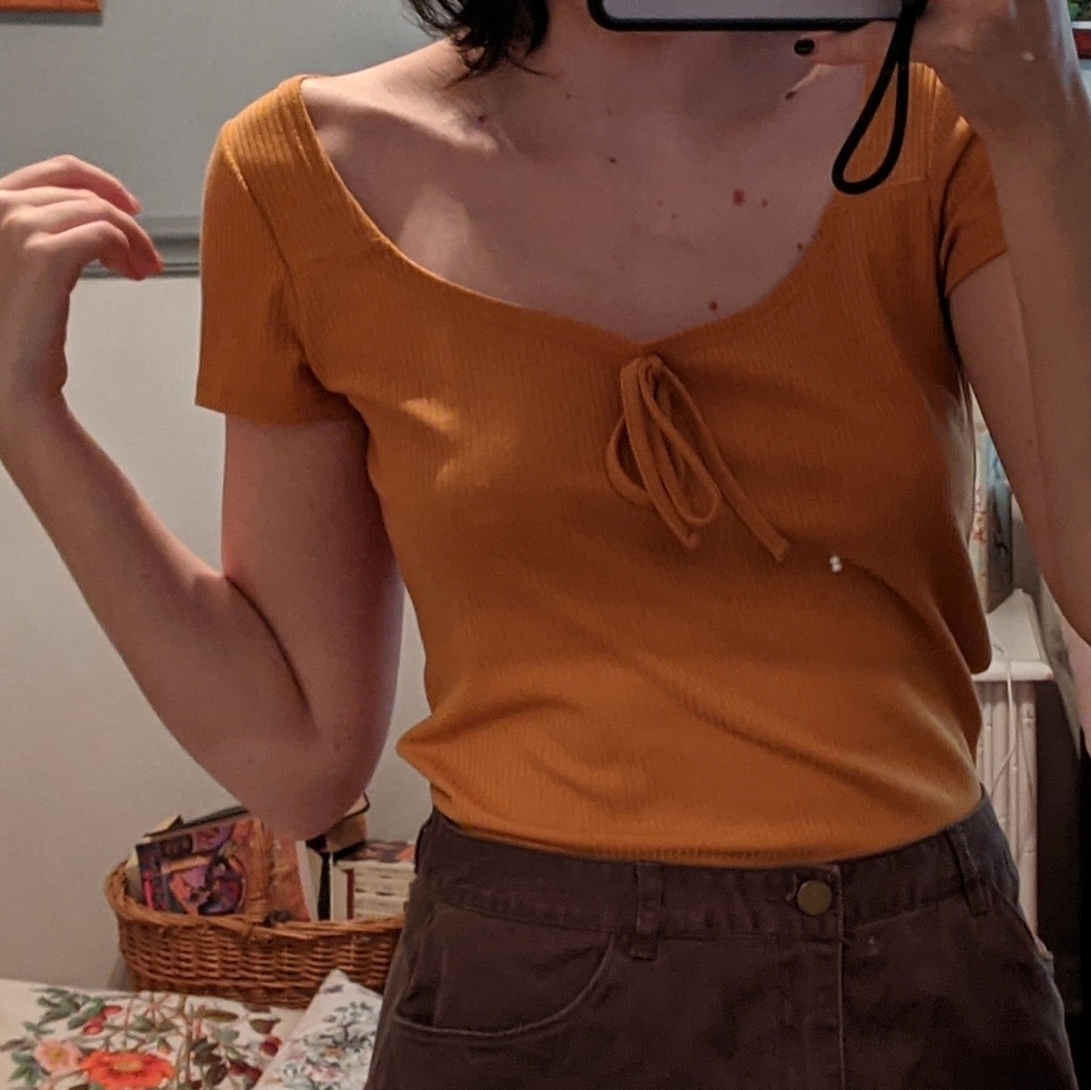 Women's orange t-shirt